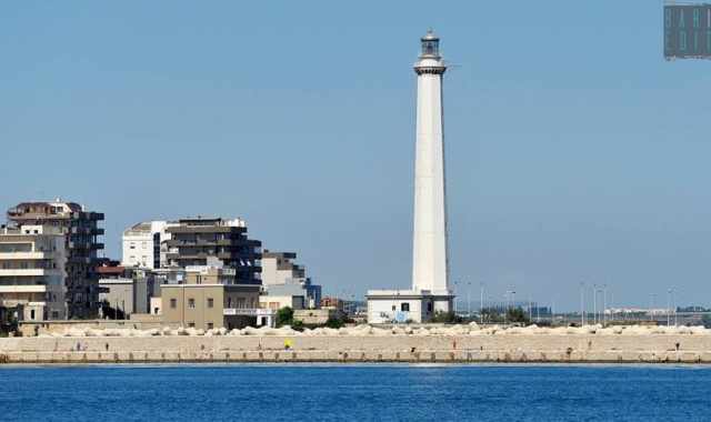 San Cataldo: l'ex rione a luci rosse che, circondato dal mare, vive all'ombra del faro